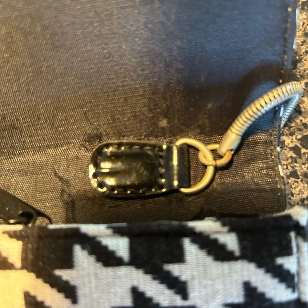 Gingham purse with silver chain 11x5 black and white - Picture 4 of 4